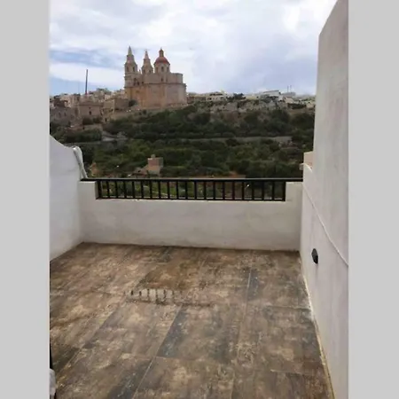 Apartment Luxury Penthouse With Sea & Country Views *