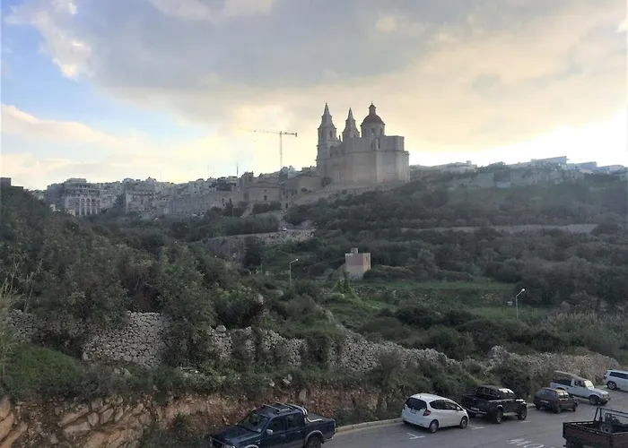 아파트 Luxury Penthouse With Sea & Country Views