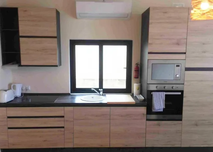 Luxury Penthouse With Sea & Country Views *