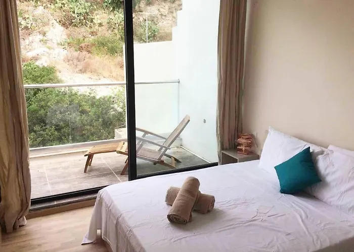 Luxury Penthouse With Sea & Country Views 아파트