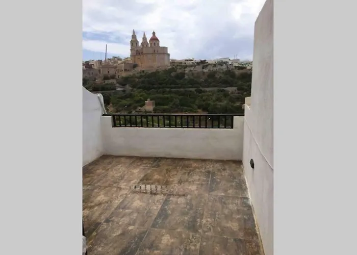 아파트 Luxury Penthouse With Sea & Country Views *