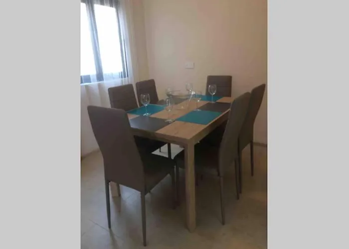 Luxury Penthouse With Sea & Country Views *